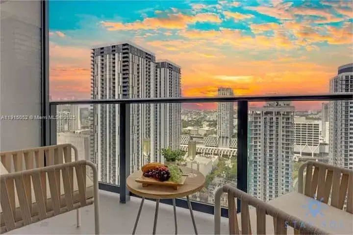 159 NE 6th St # 3004, Miami FL 33132 photo 2