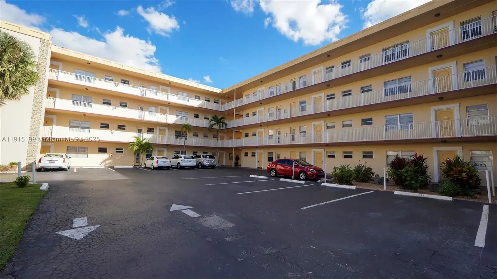 3940 NW 42nd Ave # 215, Lauderdale Lakes FL 33319