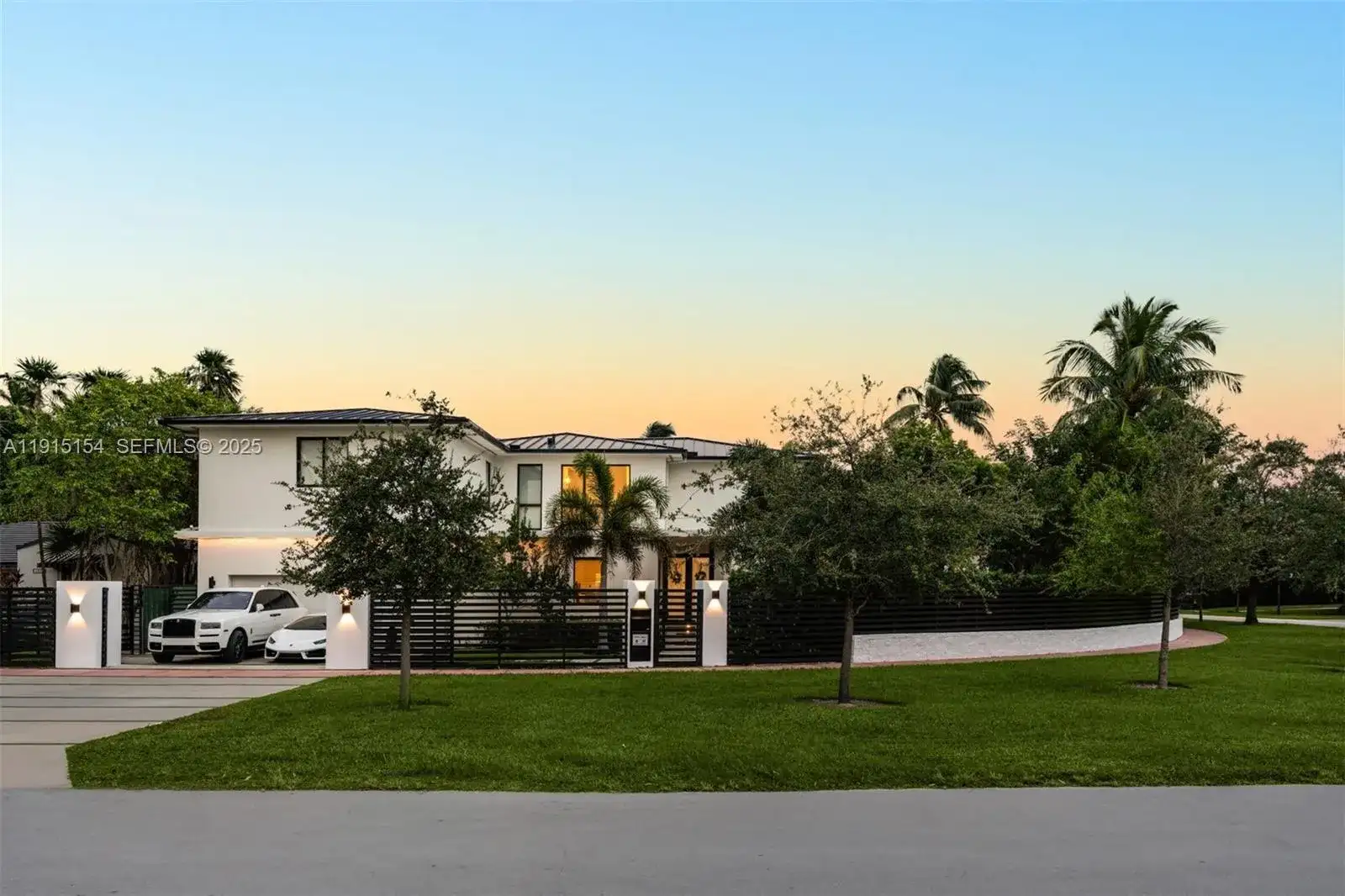 795 Lakeview Dr, Miami Beach FL 33140 photo 3
