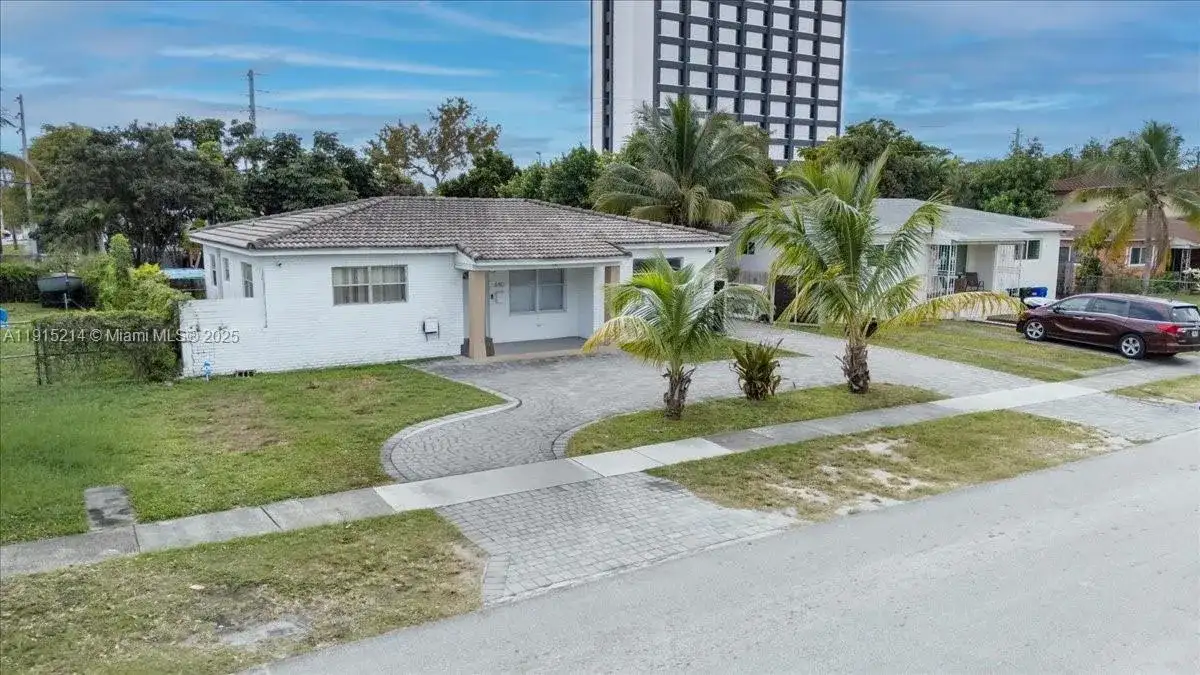 640 NE 168th St, North Miami Beach FL 33162 photo 5