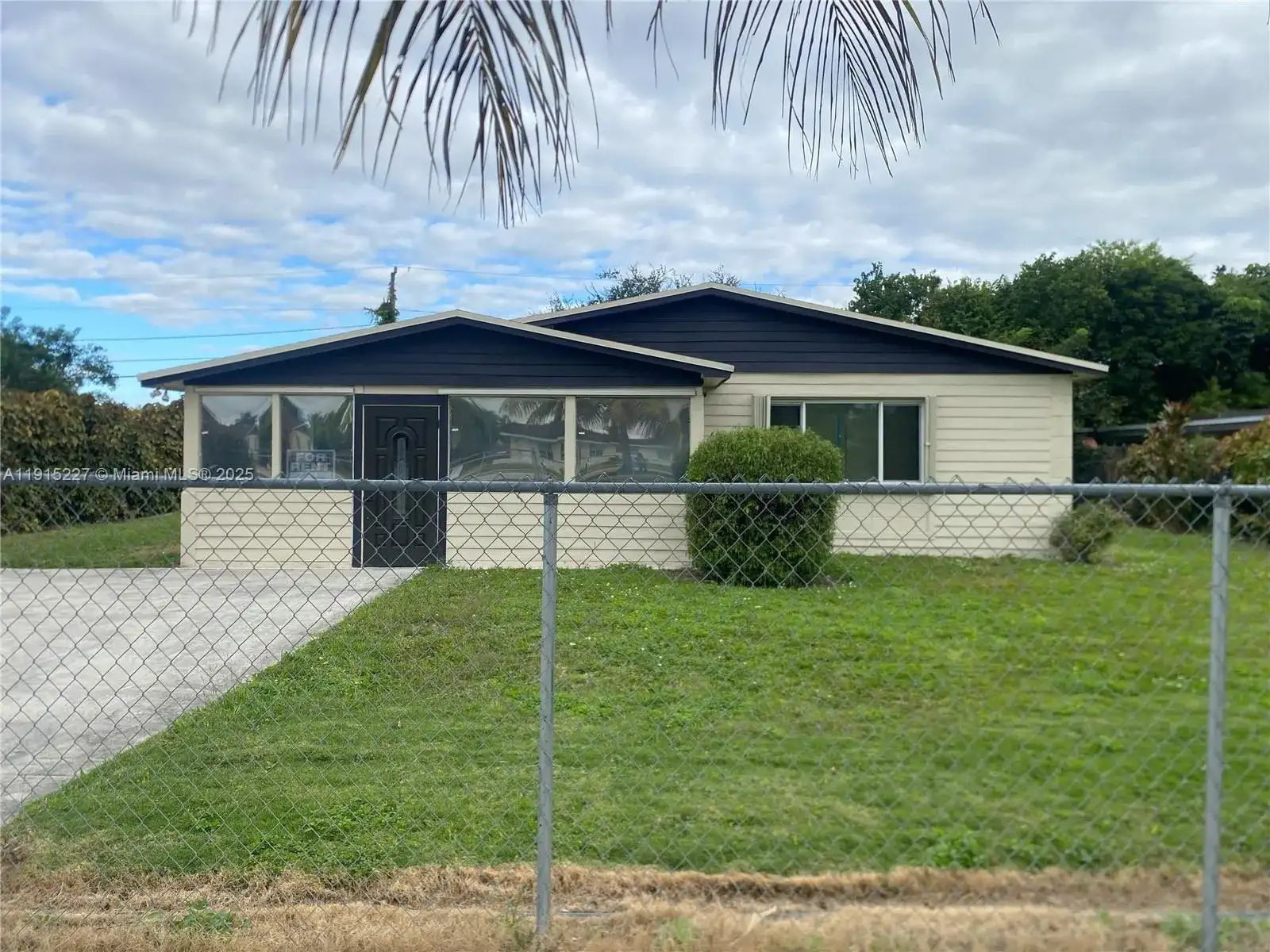 746 NW 3rd St, Florida City FL 33034 photo 2