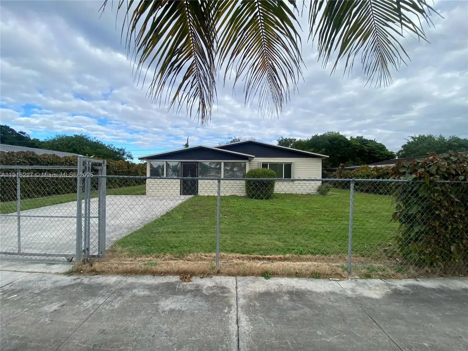 746 NW 3rd St, Florida City FL 33034 photo 3
