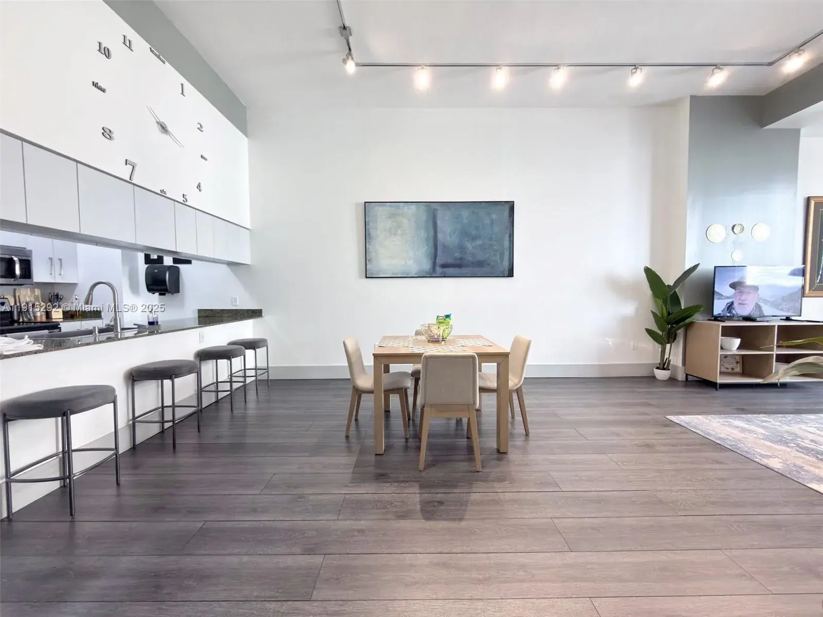 1200 Brickell Bay Dr # 1406, Miami FL 33131