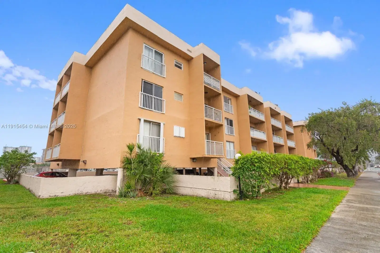 17051 NE 35th Ave # 104, North Miami Beach FL 33160