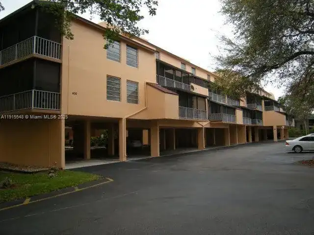 400 Commodore Dr # 108, Plantation FL 33325