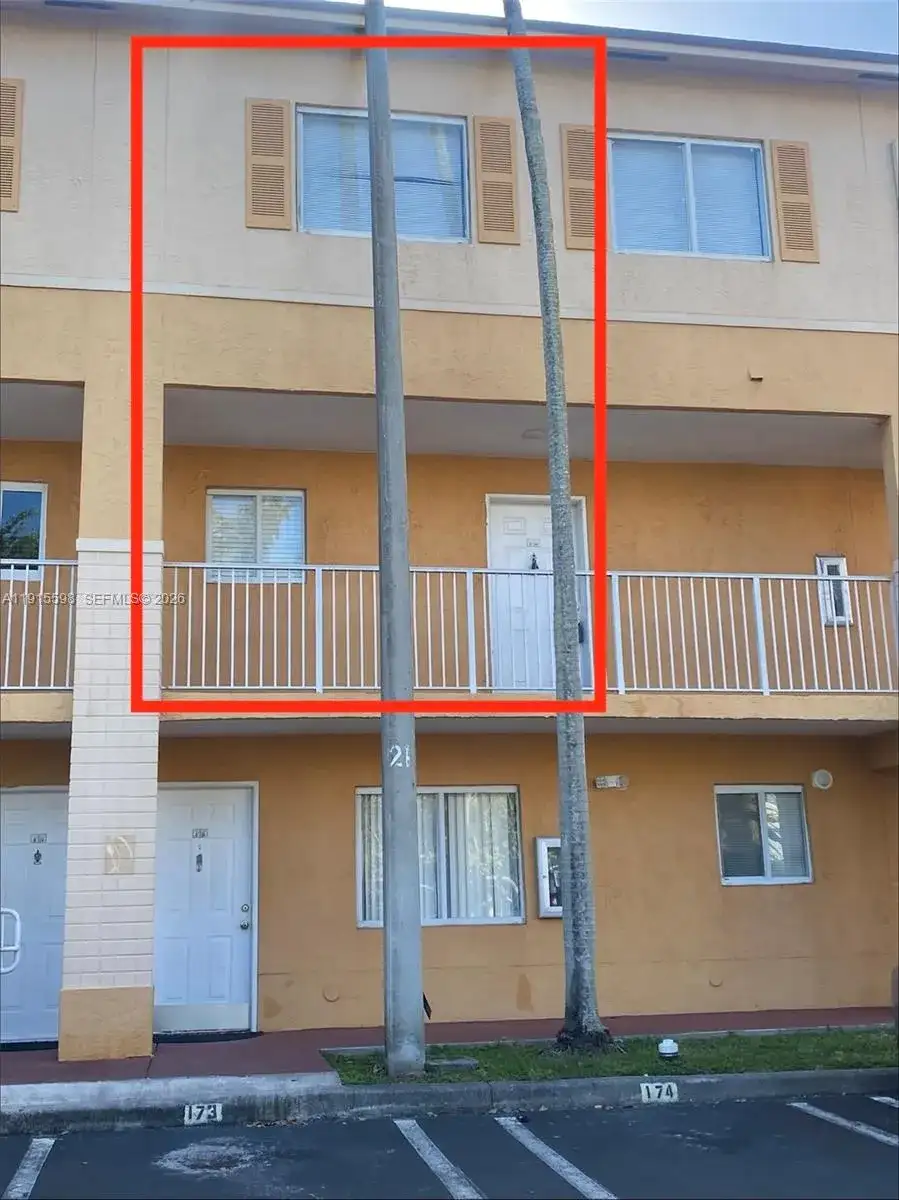 6245 Kendale Lakes Cir # 209, Miami FL 33183 photo 2