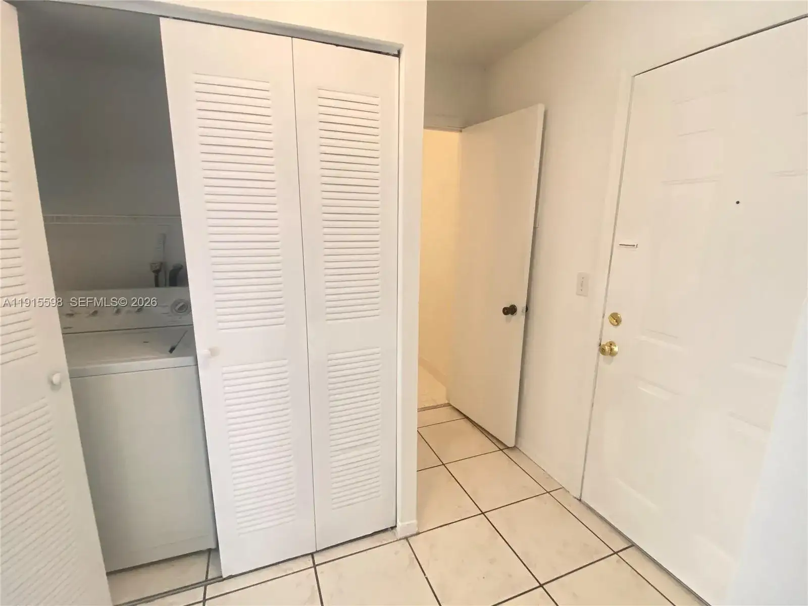 6245 Kendale Lakes Cir # 209, Miami FL 33183 photo 4