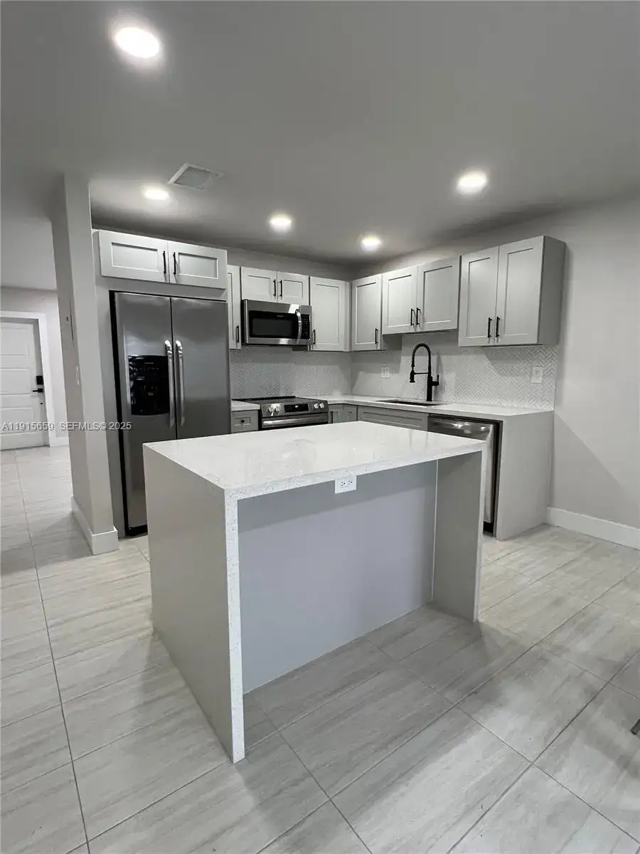 3826 SW 107th Ave # 2, Miami FL 33165 photo 2