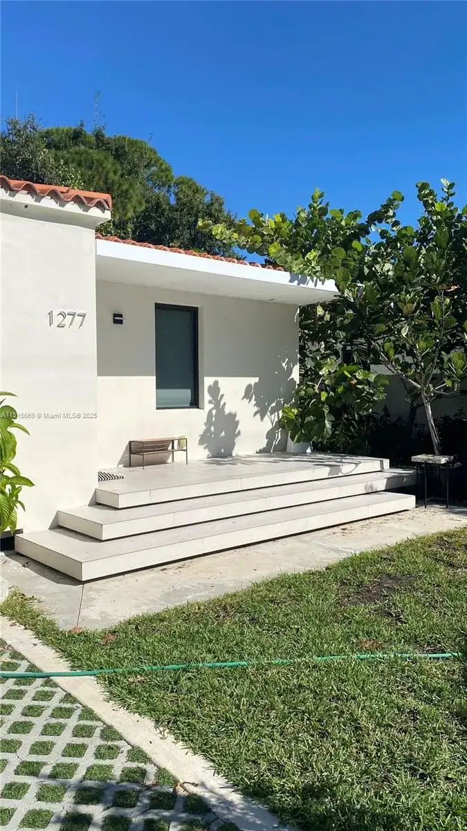 1277 SW 19th St, Miami FL 33145 photo 3