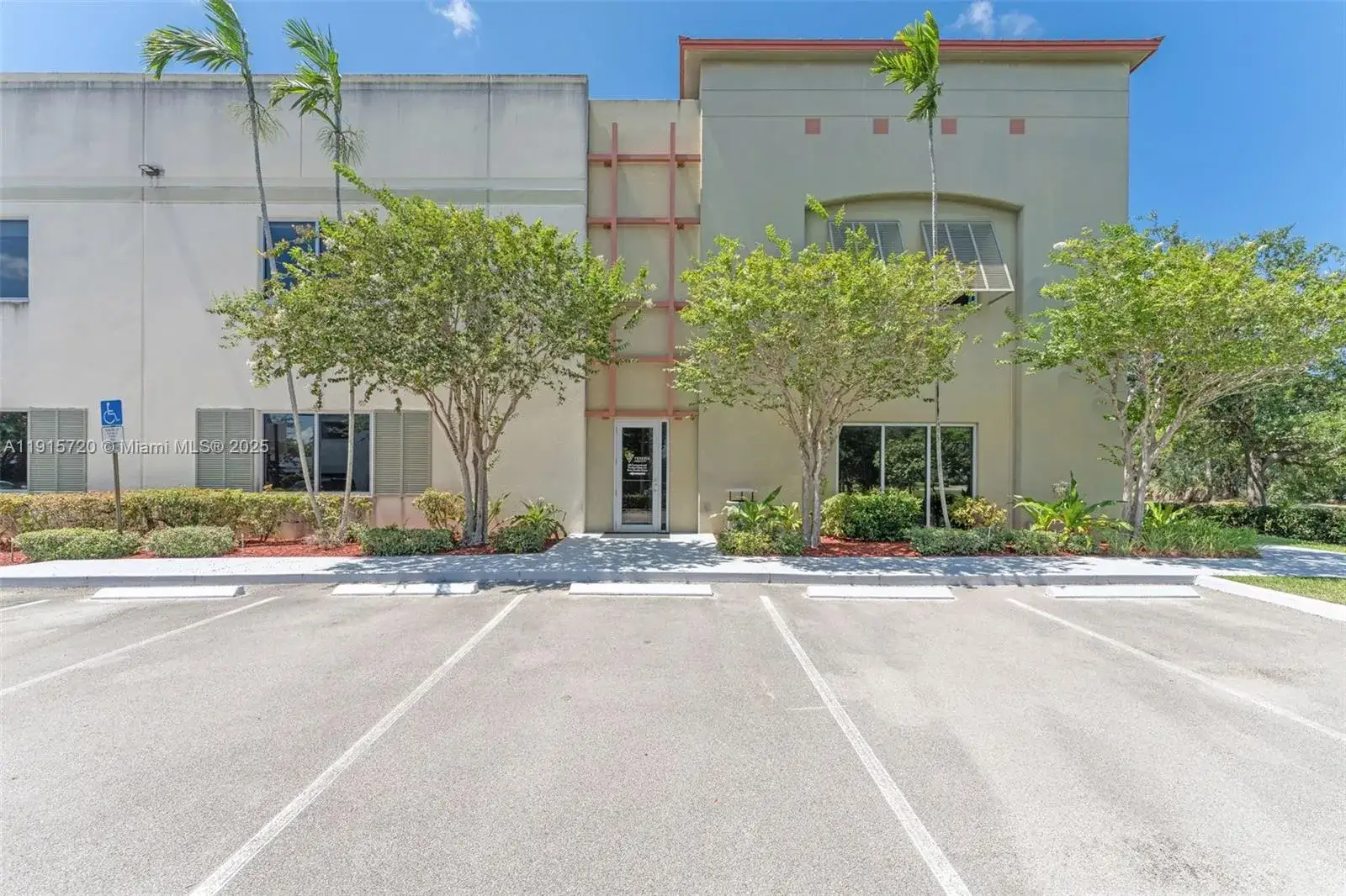 6850 Lyons Technology Cir, Coconut Creek FL 33073