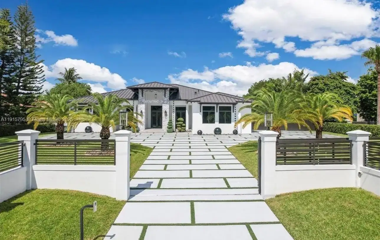 250 NW 129th Ave, Miami FL 33182 photo 2
