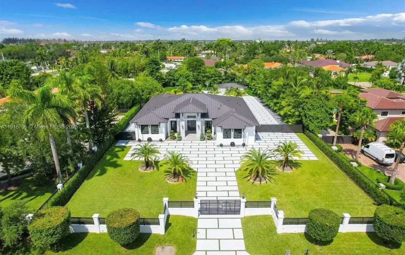 250 NW 129th Ave, Miami FL 33182 photo 3