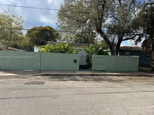 286 NW 57th St, Miami FL 33127
