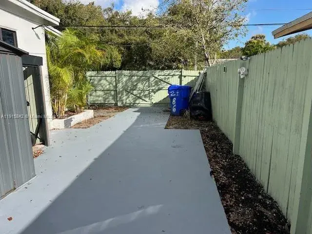 286 NW 57th St, Miami FL 33127