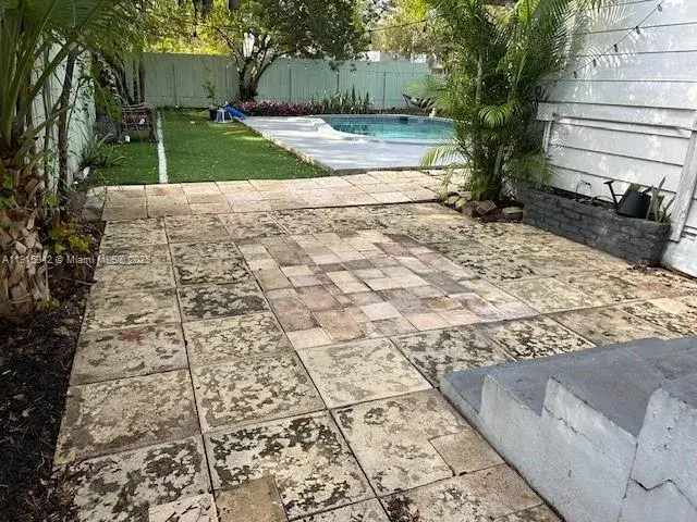 286 NW 57th St, Miami FL 33127