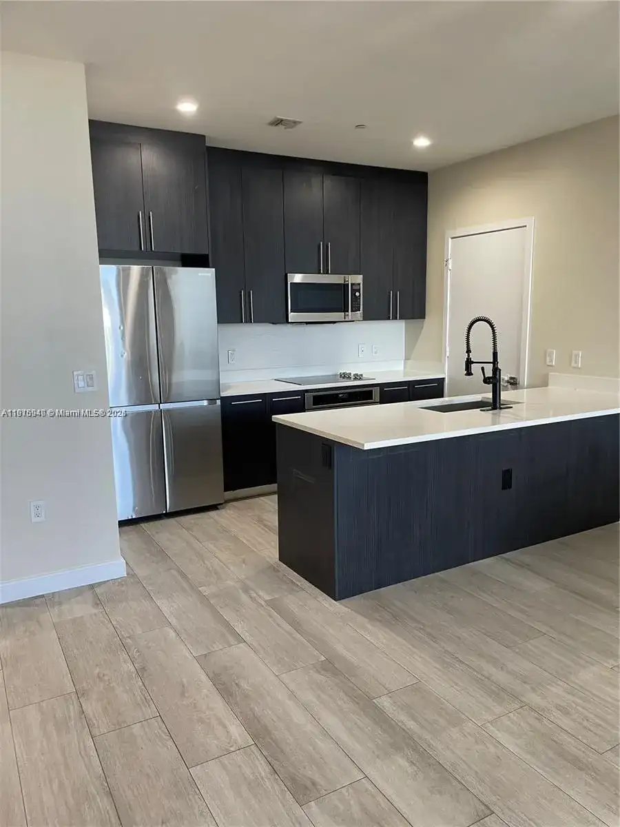 55 SW 9th St # 4304, Miami FL 33130 photo 4