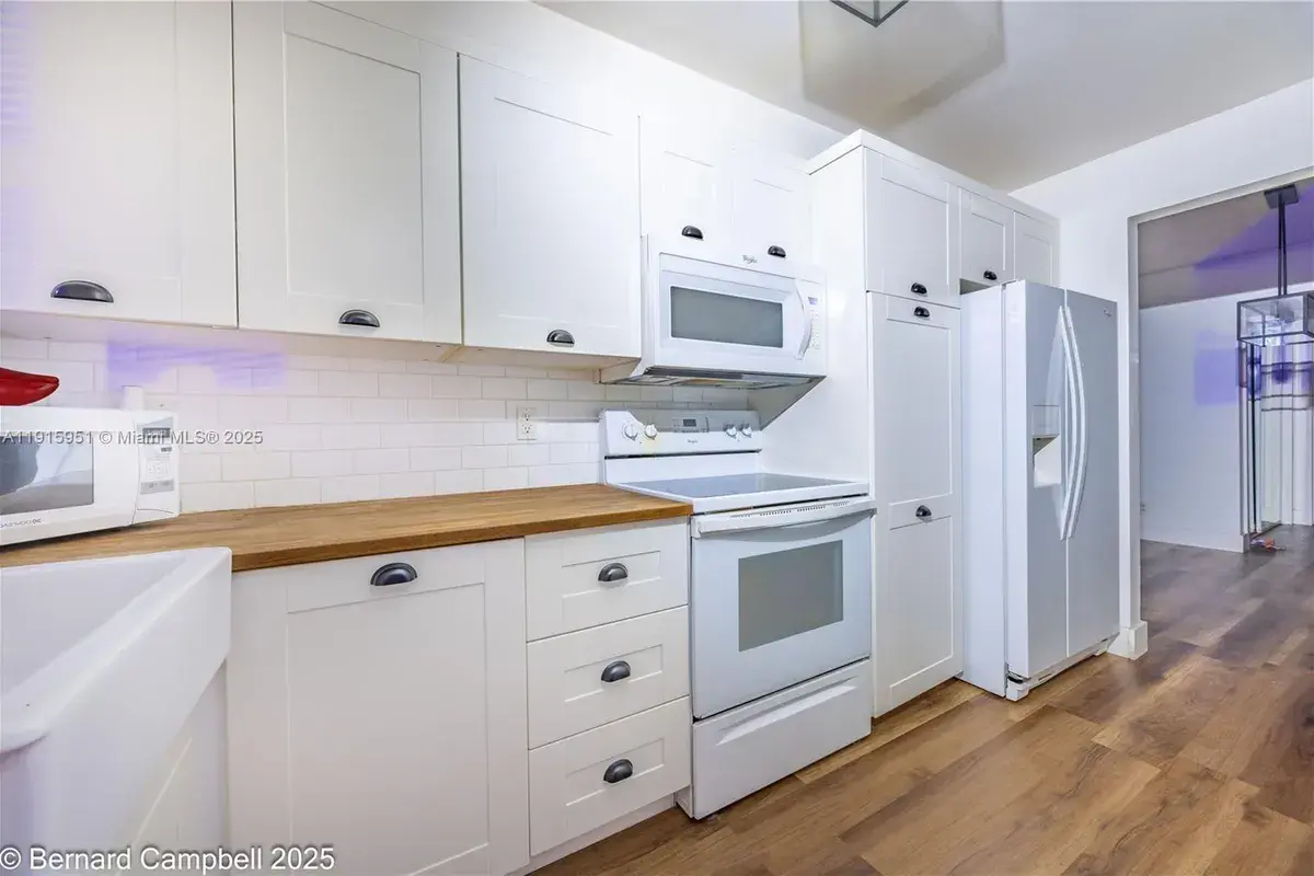 161 NE 10th Ave # 15A, Hallandale Beach FL 33009