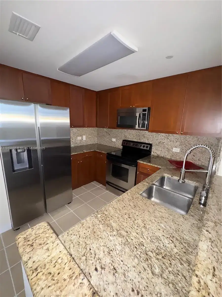 19501 W Country Club Dr # 06, Aventura FL 33180 photo 5
