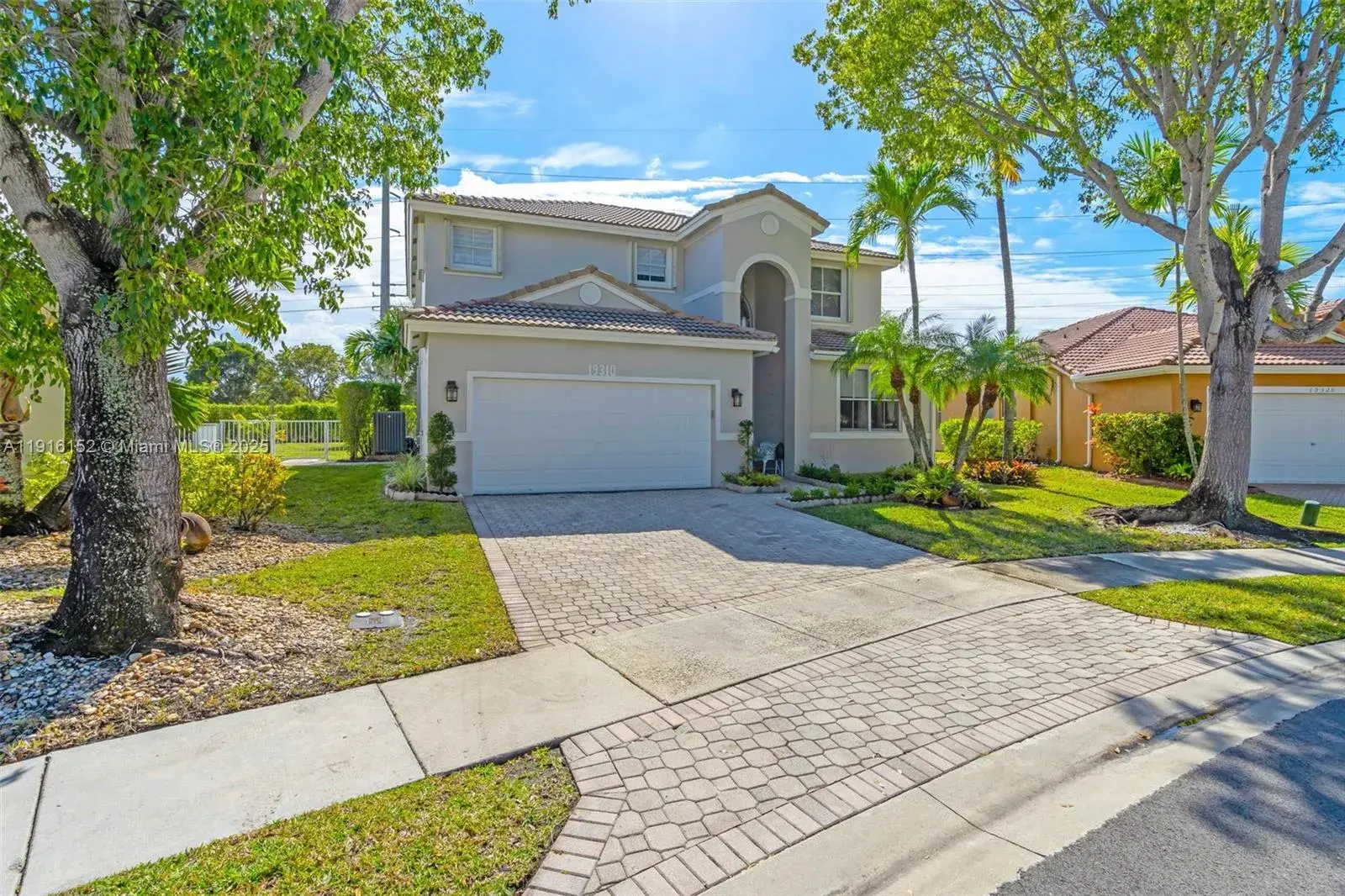19310 SW 16th St, Pembroke Pines FL 33029