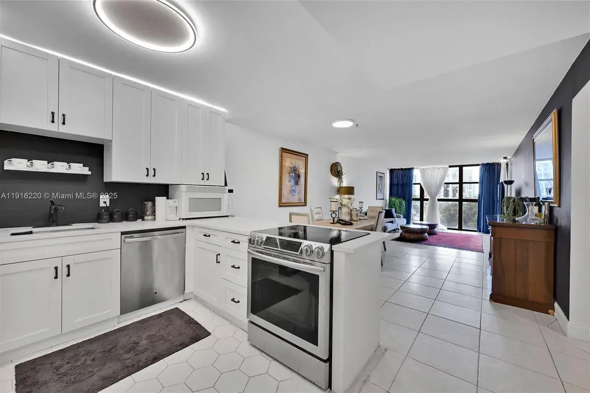 400 Leslie Dr # 605, Hallandale Beach FL 33009