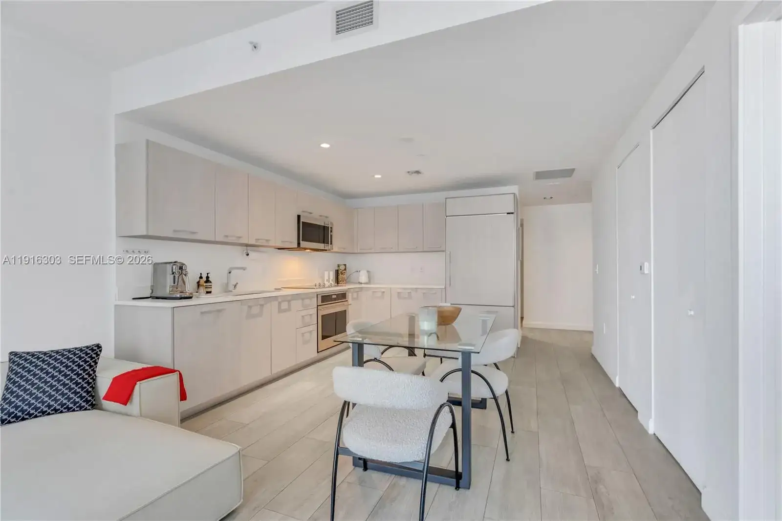 55 SW 9th St # 2610, Miami FL 33130 photo 5