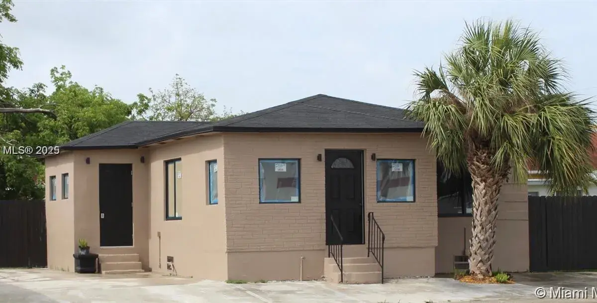 107 W Pembroke Rd, Hallandale Beach FL 33009