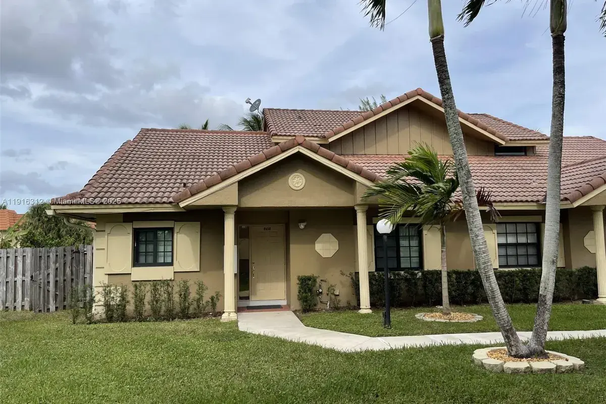 2652 Riverside Dr # 2652, Coral Springs FL 33065