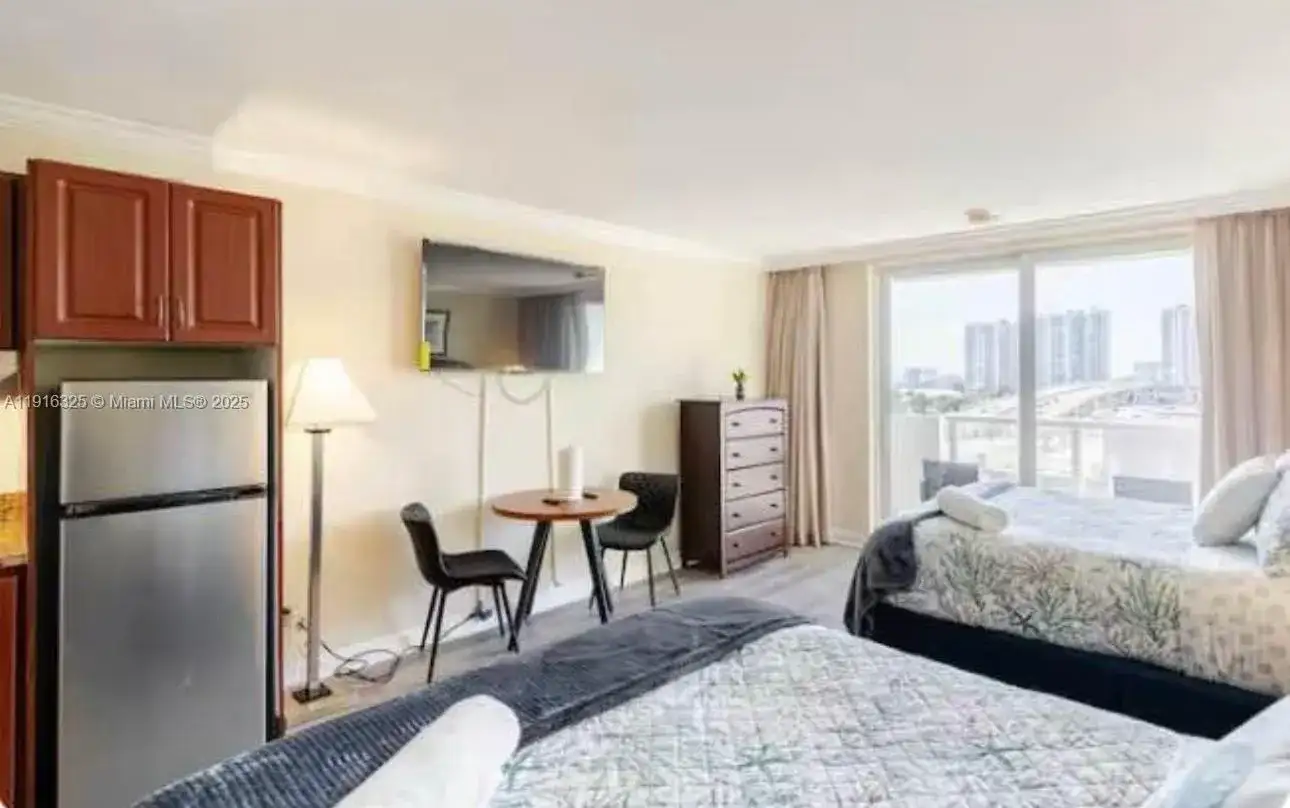 19201 Collins Ave # 733, Sunny Isles Beach FL 33160 photo 3