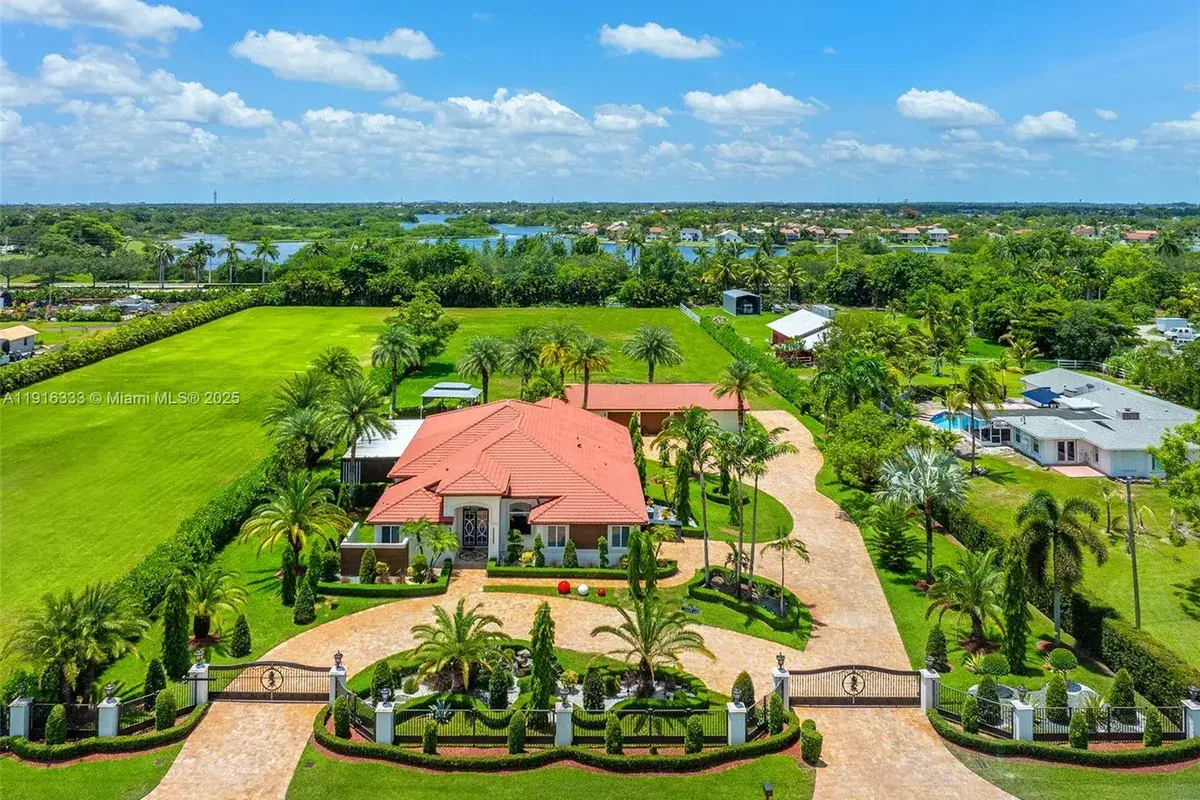 17490 SW 70th Pl, Southwest Ranches FL 33331