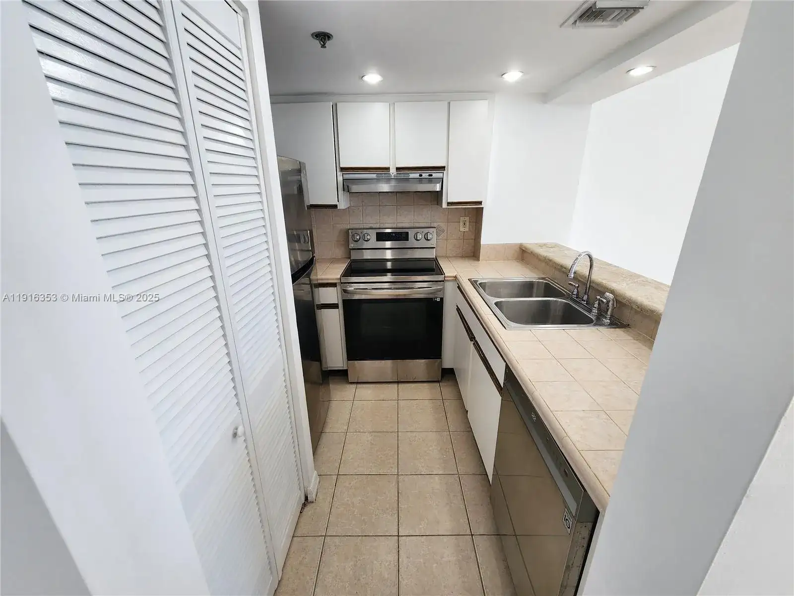 540 Brickell Key Dr # 1603, Miami FL 33131 photo 5