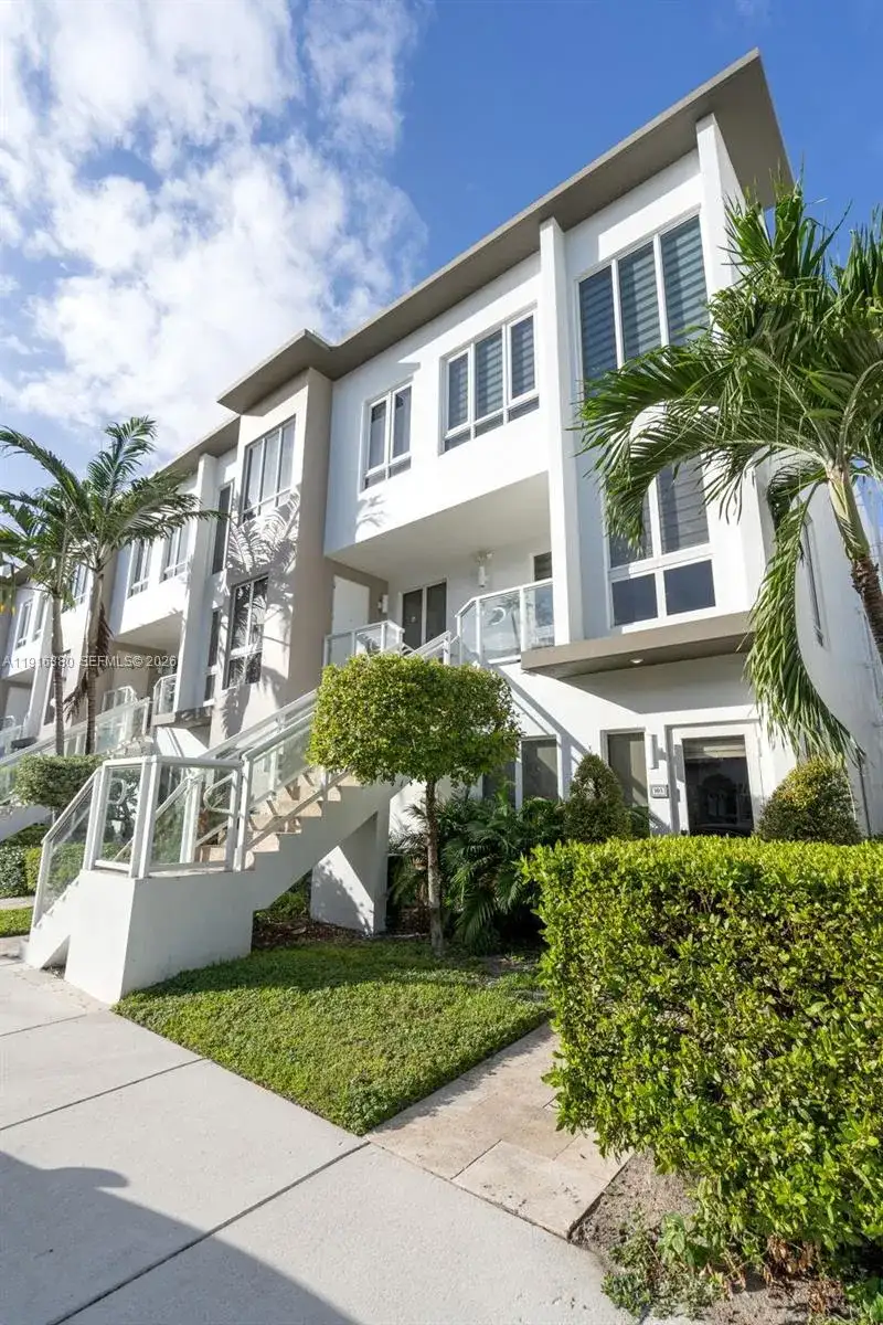 10305 NW 63rd Ter # 105, Doral FL 33178 photo 2