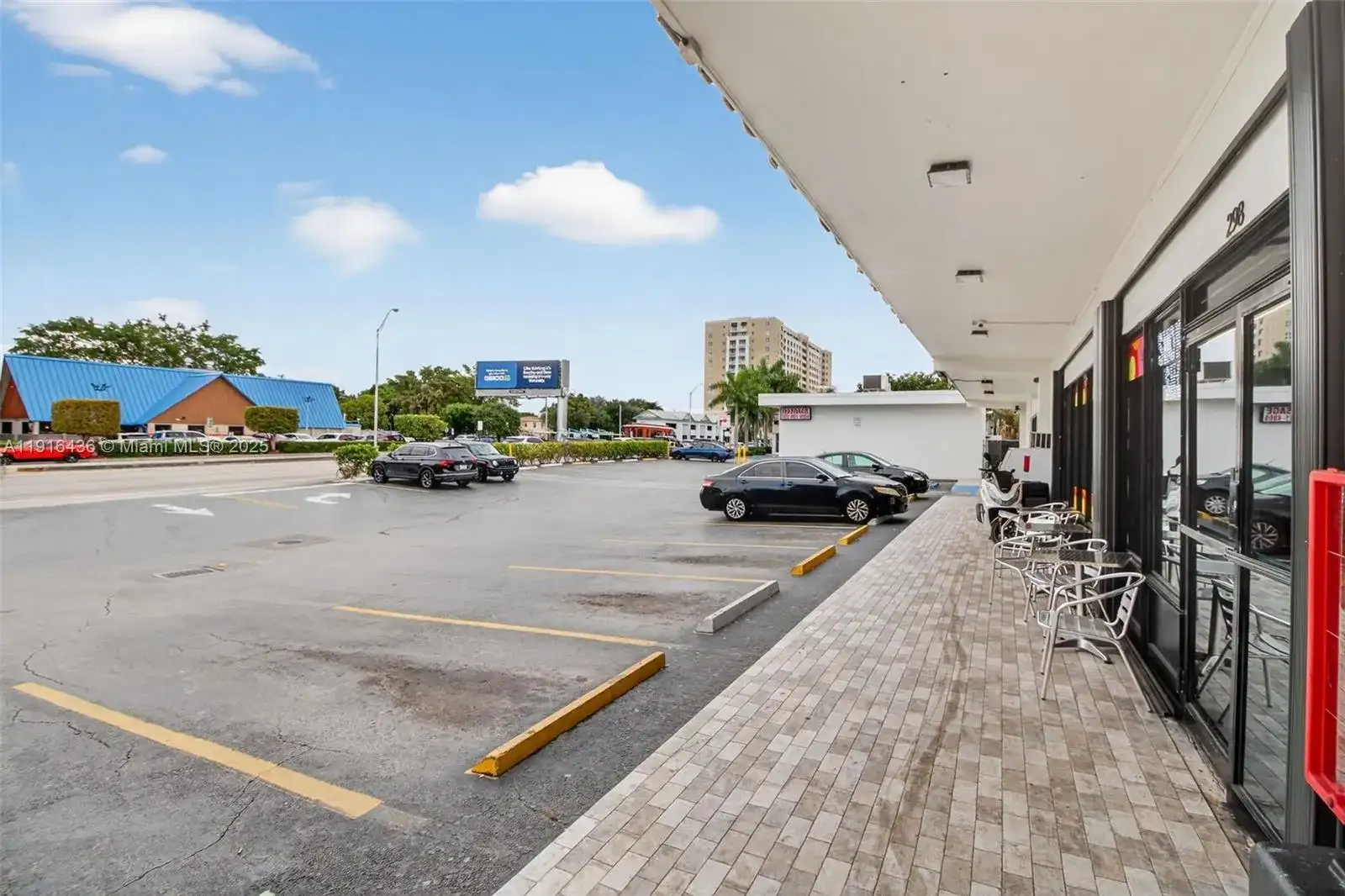 Convenience S/Smoke Shop Store & Smoke Shop For Sale, Miami FL 33126 photo 3
