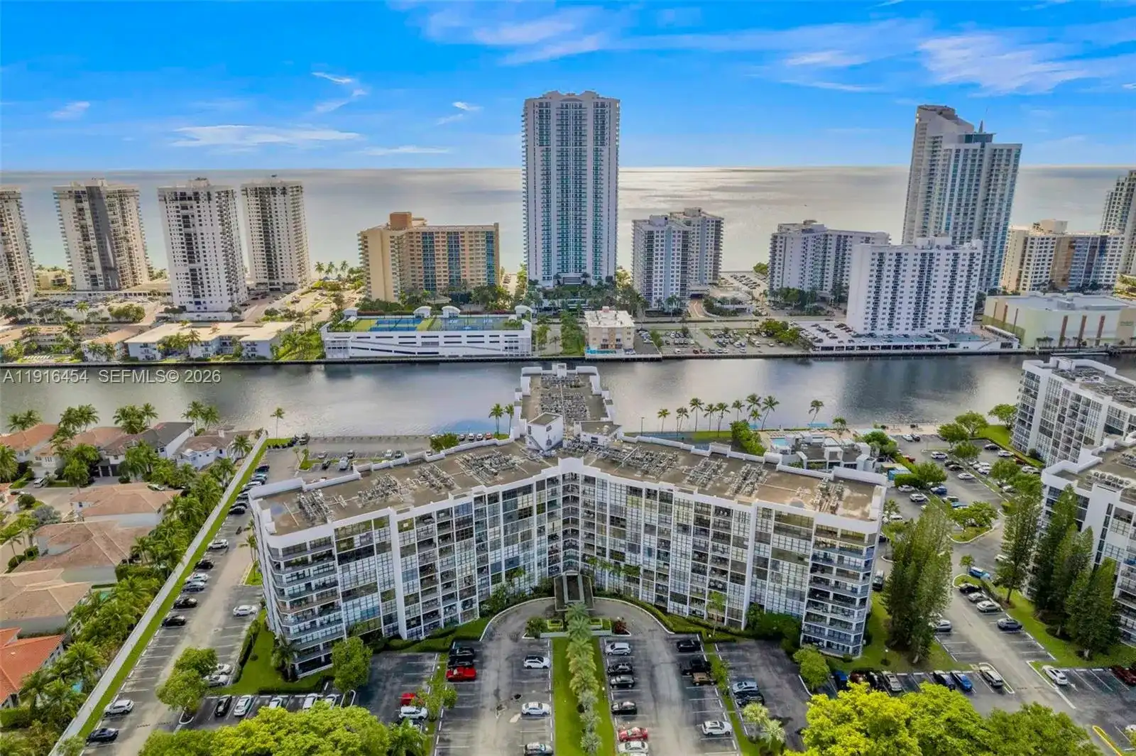 1000 Parkview Dr # 518, Hallandale Beach FL 33009