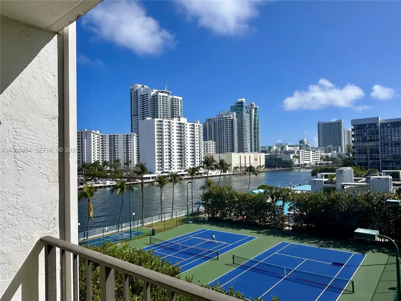 1000 Parkview Dr # 518, Hallandale Beach FL 33009 photo 2