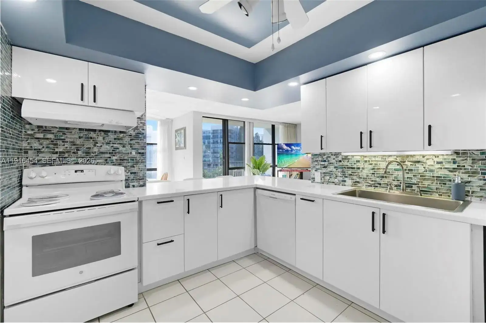 1000 Parkview Dr # 518, Hallandale Beach FL 33009 photo 3