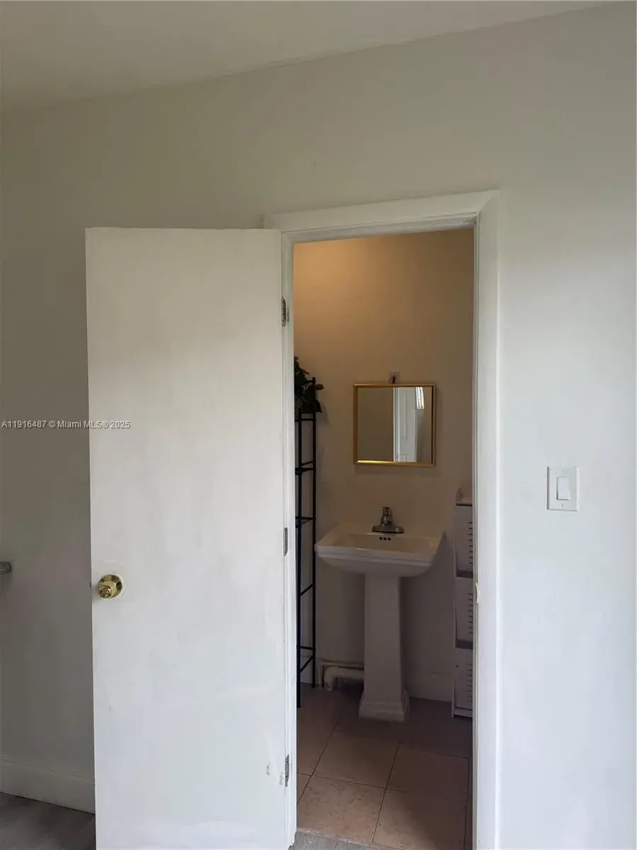 2870 NW 19th St, Fort Lauderdale FL 33311