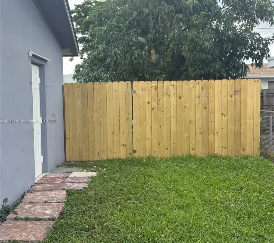 2870 NW 19th St, Fort Lauderdale FL 33311
