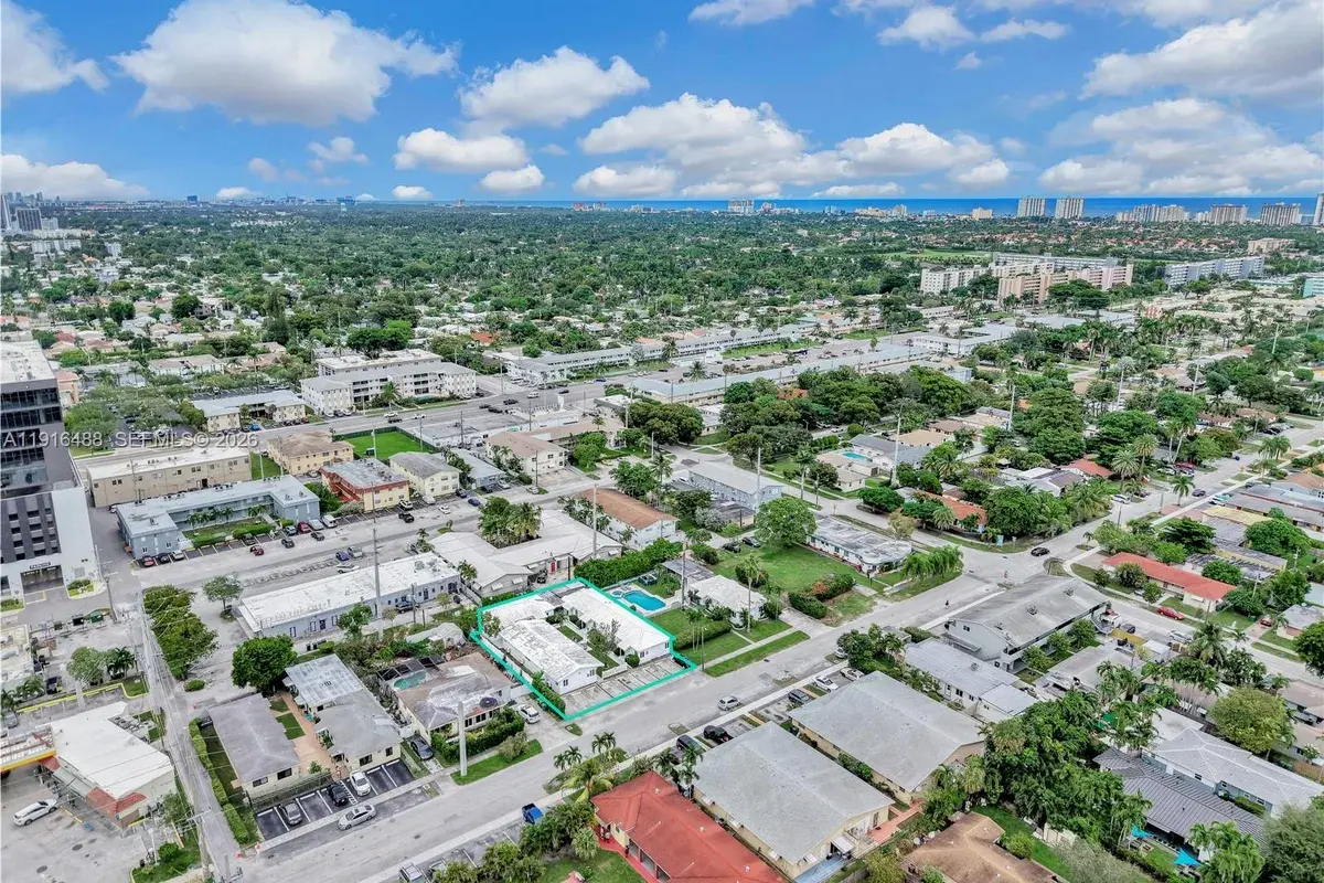 703 NE 7th St, Hallandale Beach FL 33009