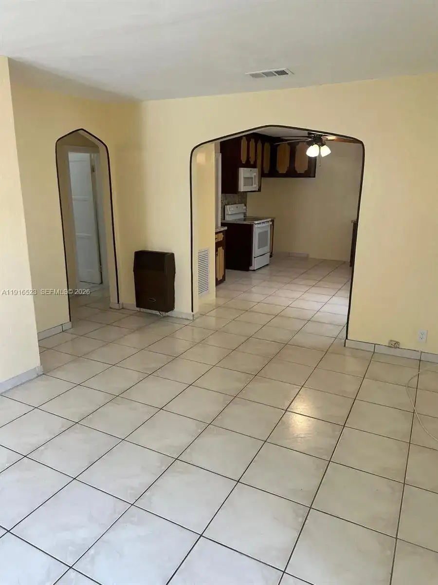 11108 Peachtree Dr # 1, Miami FL 33161 photo 4