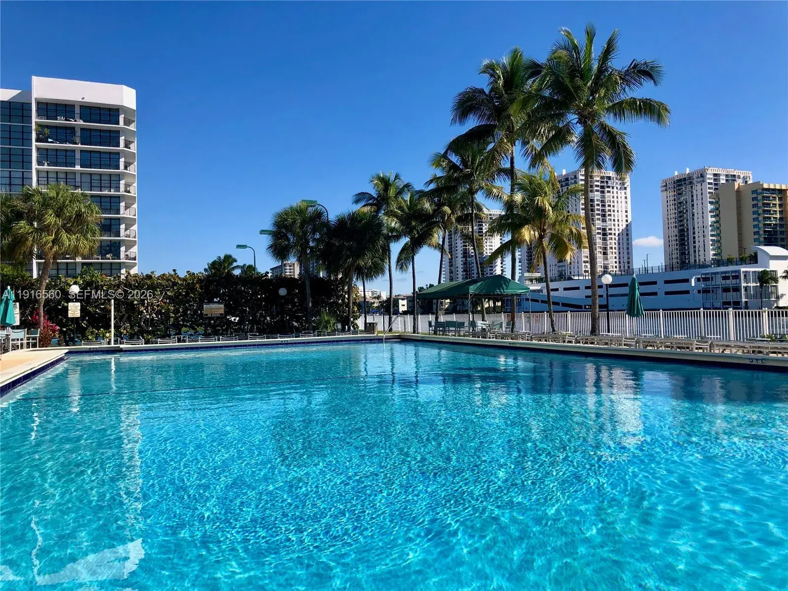1000 Parkview Dr # 518, Hallandale Beach FL 33009