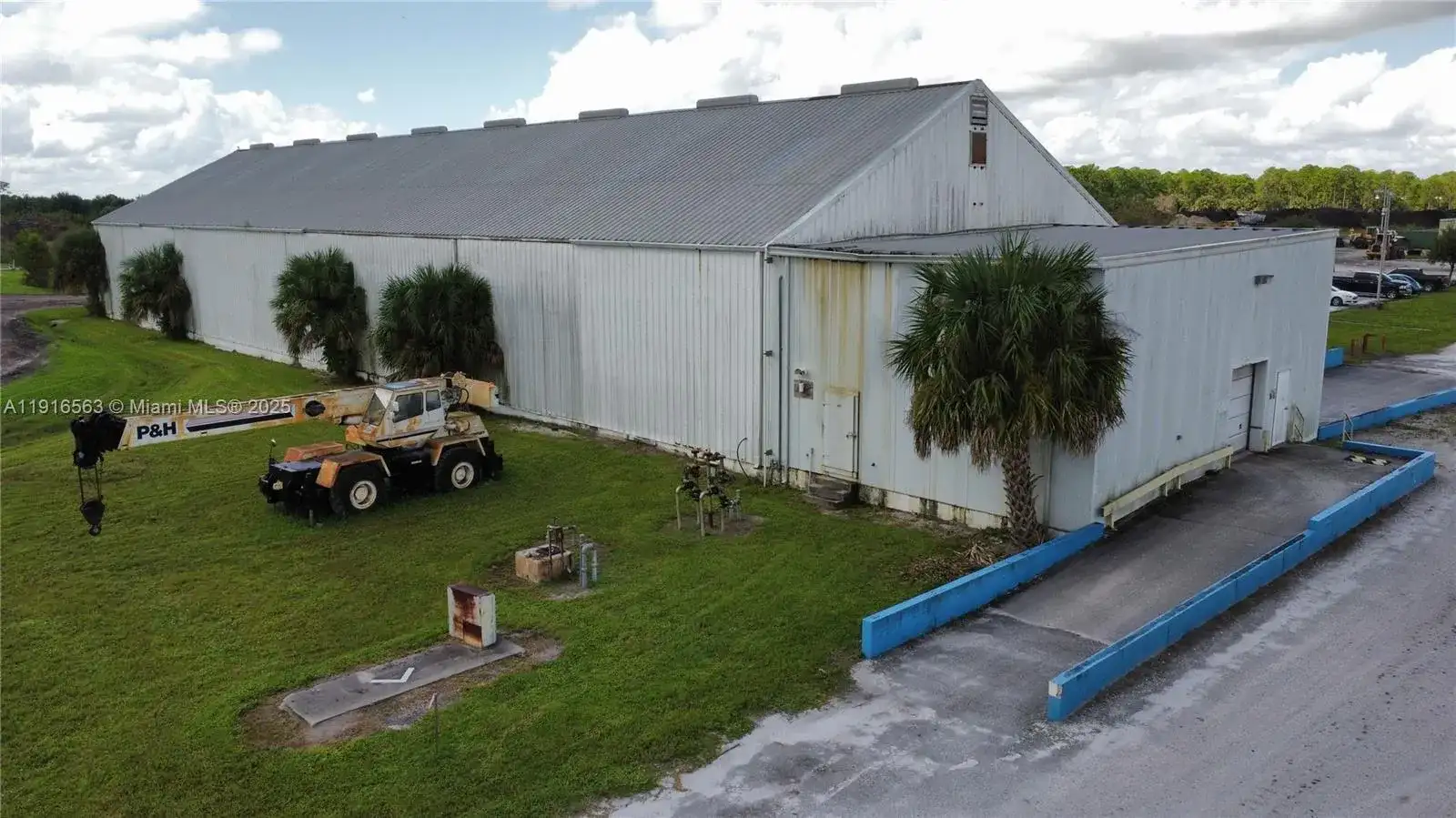 925 SW 74th Ave SW, FL 32968 photo 3