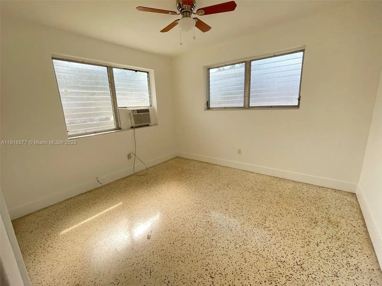 527 SW 10th St # 3, Miami FL 33130 photo 3