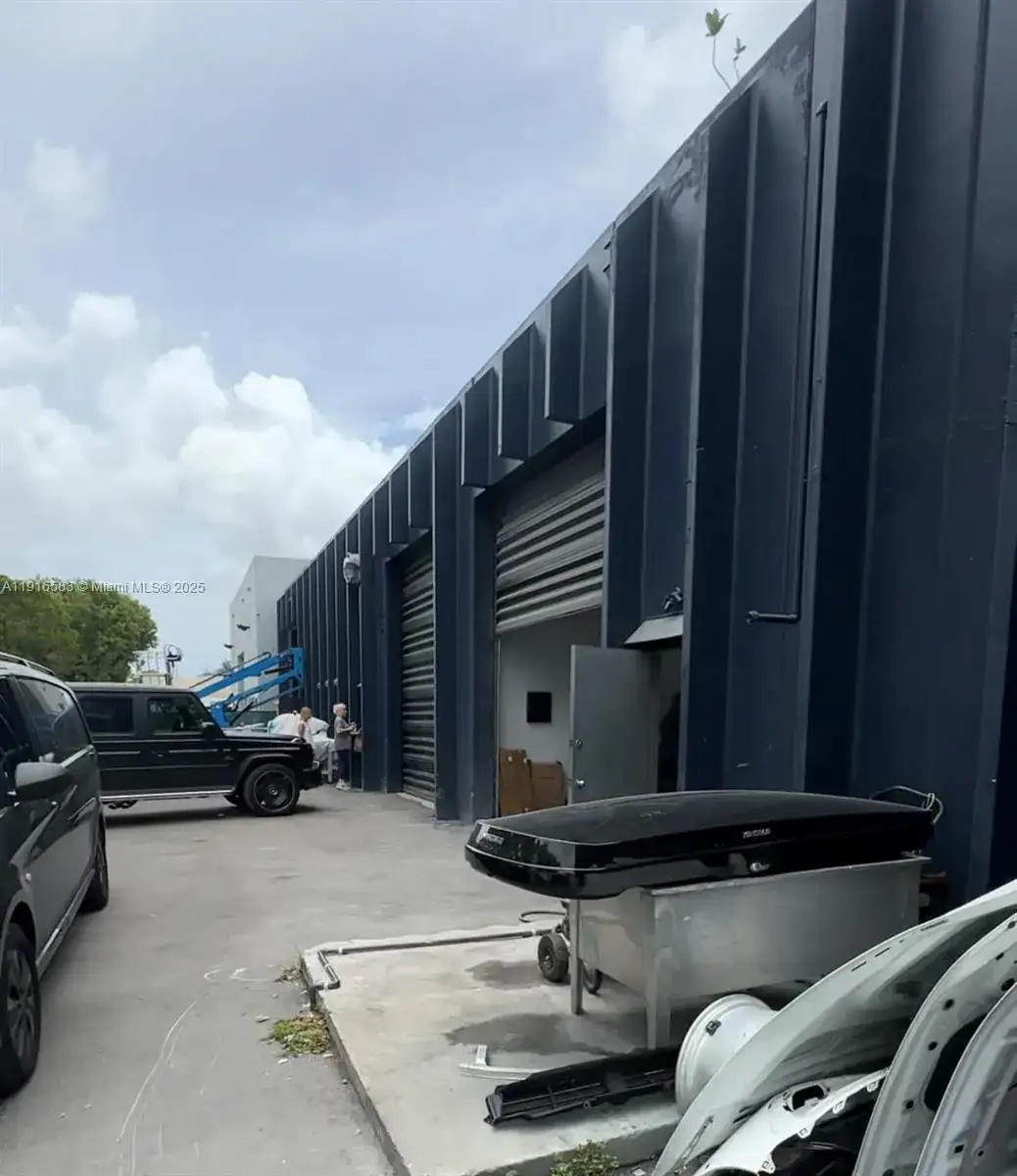 5844 Dawson St, Hollywood FL 33023 photo 2