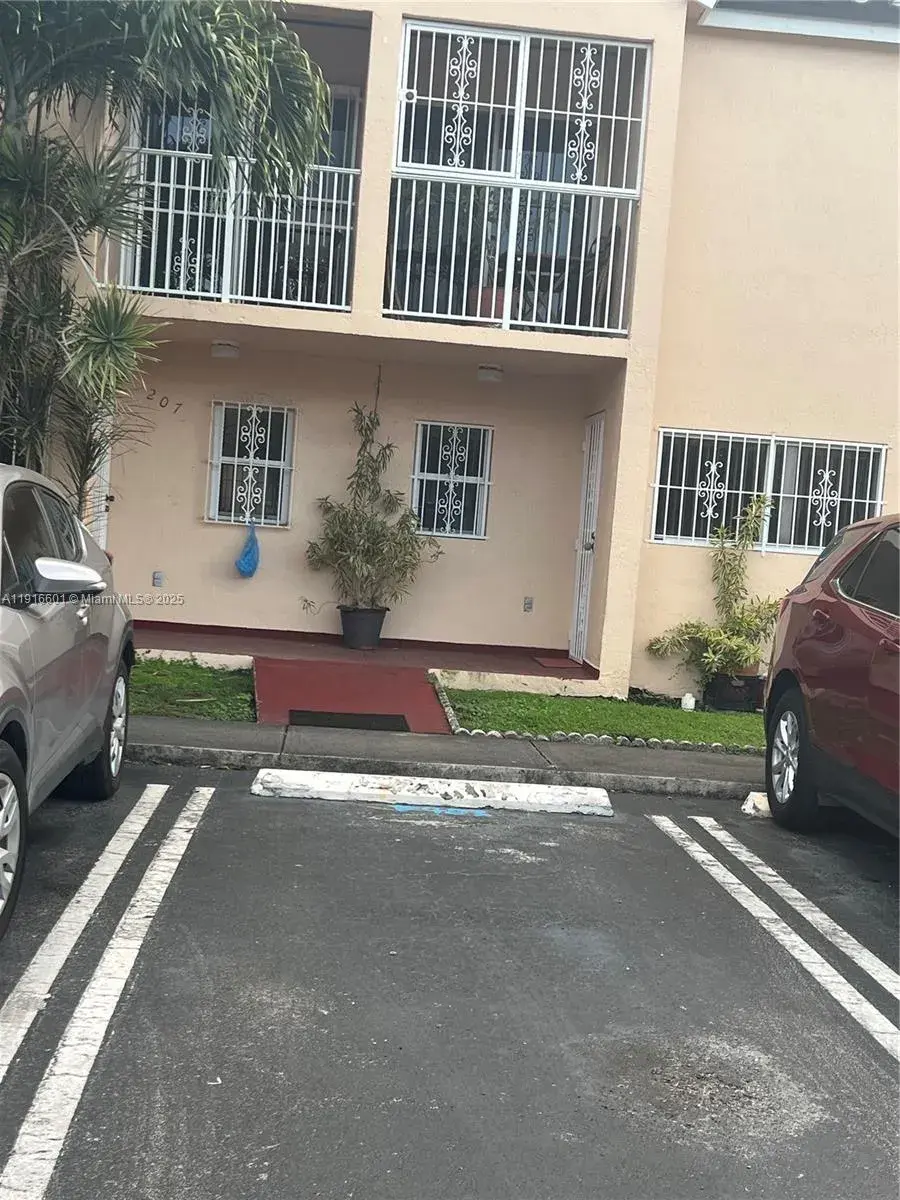 2600 NW 28th St # 2, Miami FL 33142