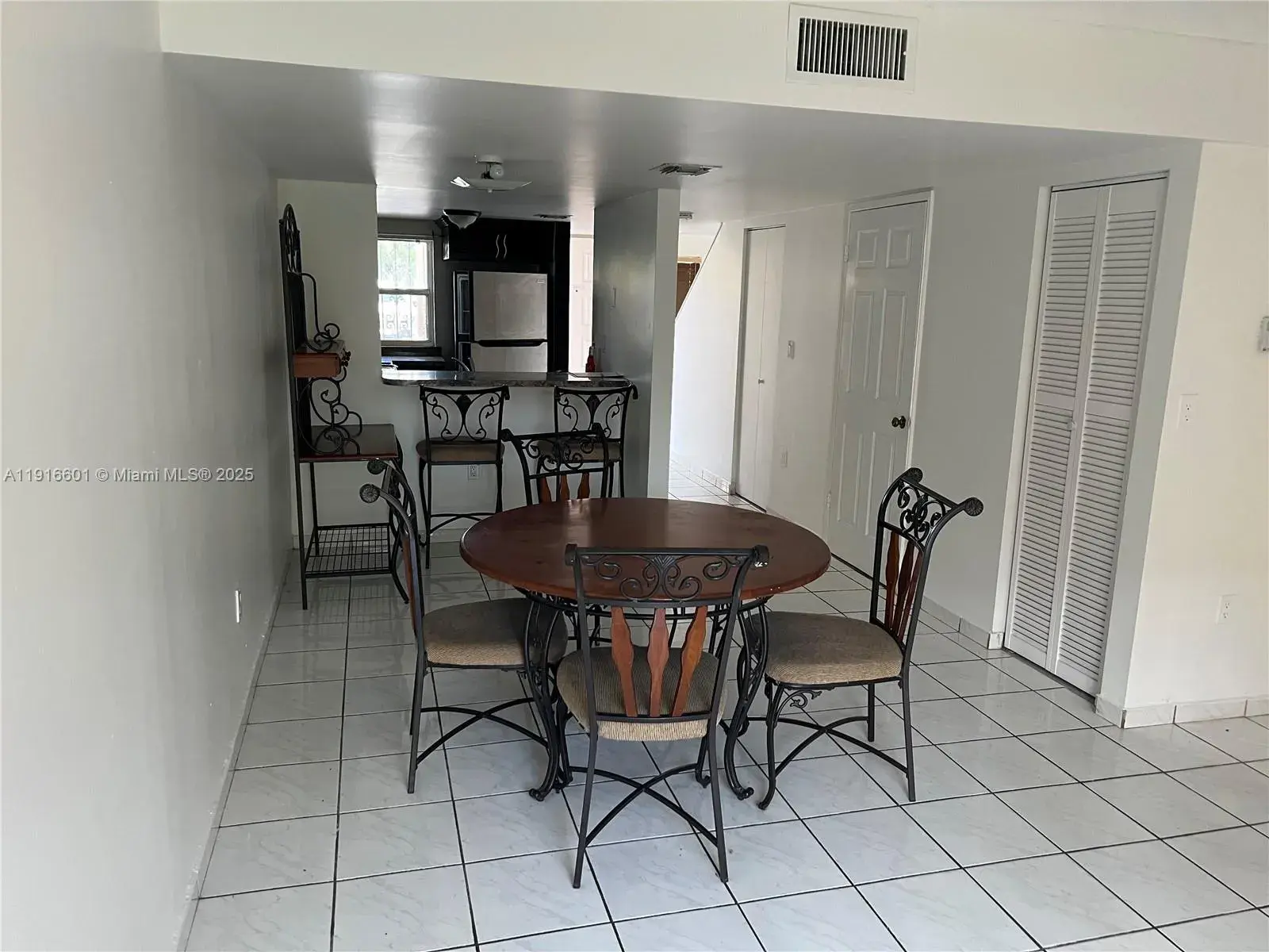 2600 NW 28th St # 2, Miami FL 33142