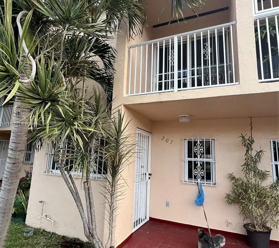 2600 NW 28th St # 2, Miami FL 33142