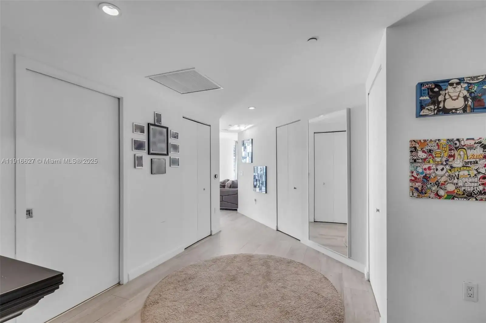 55 SW 9th St # 3703, Miami FL 33130 photo 2
