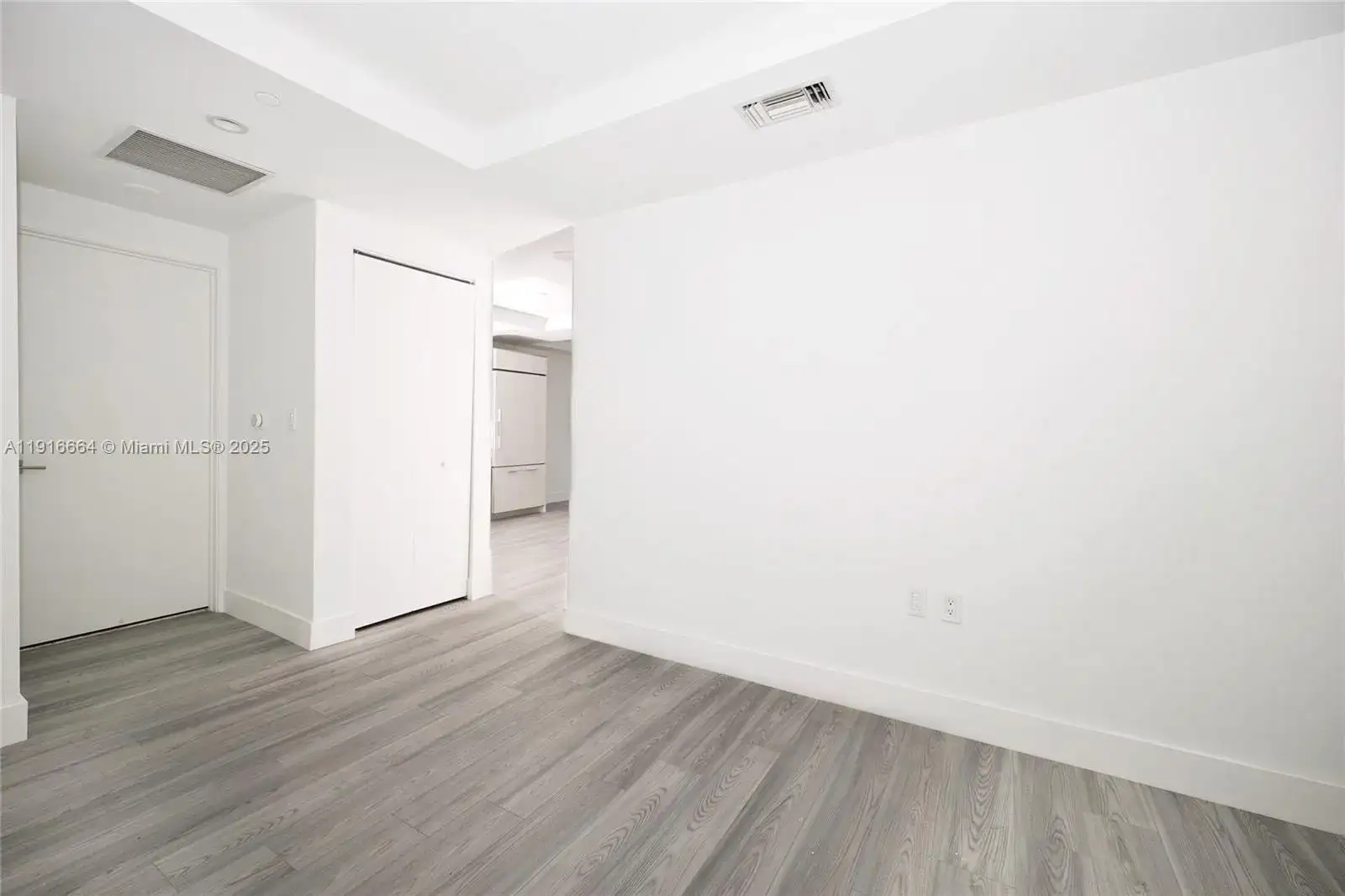 45 SW 9th St # 1504, Miami FL 33130 photo 5