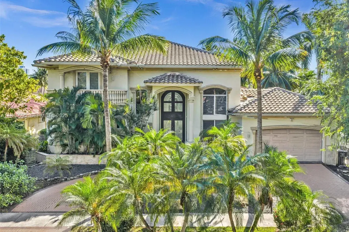 922 Washington St, Hollywood FL 33019