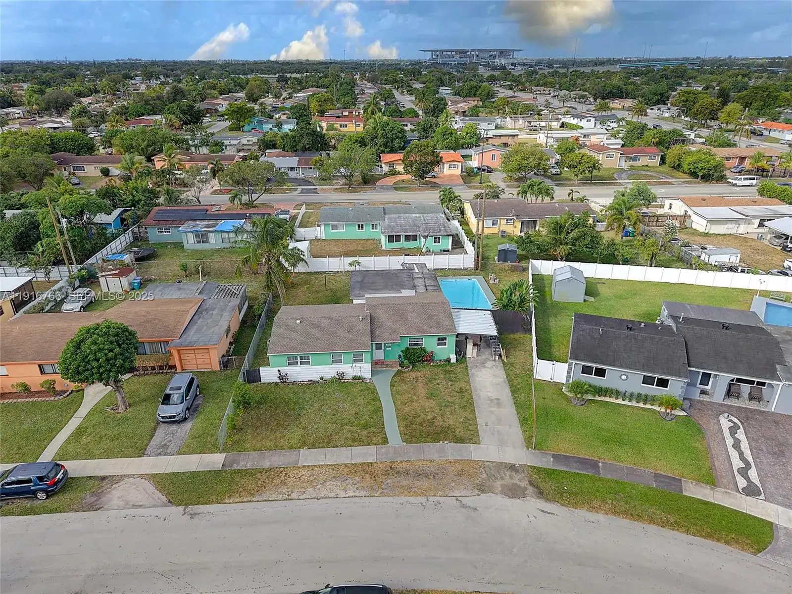 19740 NW 11th Ct, Miami Gardens FL 33169 photo 2